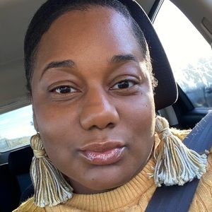 Meet your Posher, Moneki